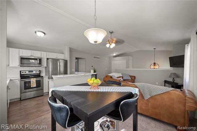 1108 Lake Park Drive, Grand Blanc, MI 48439