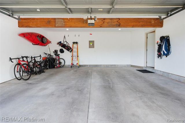 1108 Lake Park Drive, Grand Blanc, MI 48439