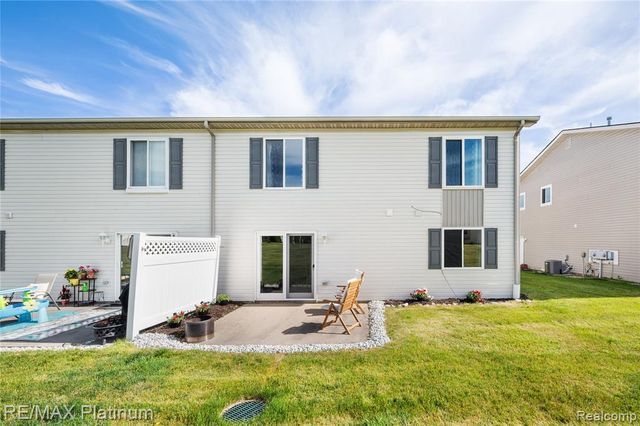 1108 Lake Park Drive, Grand Blanc, MI 48439