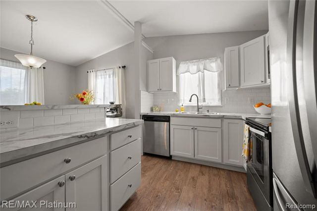 1108 Lake Park Drive, Grand Blanc, MI 48439