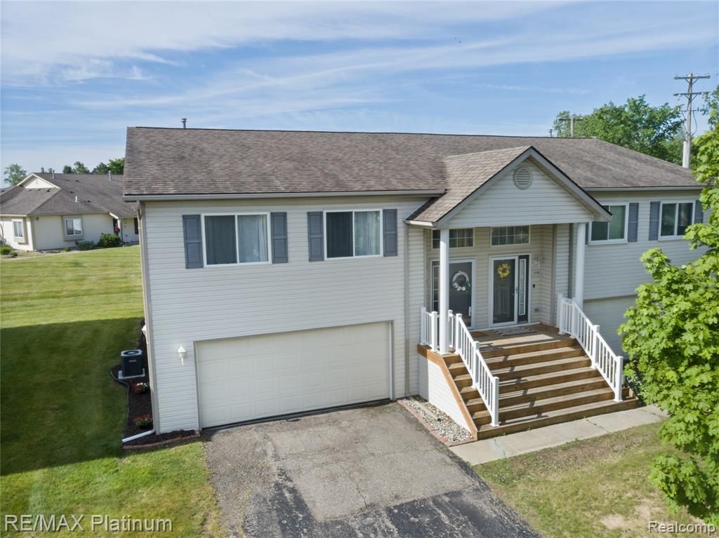 1108 Lake Park Drive, Grand Blanc, MI 48439