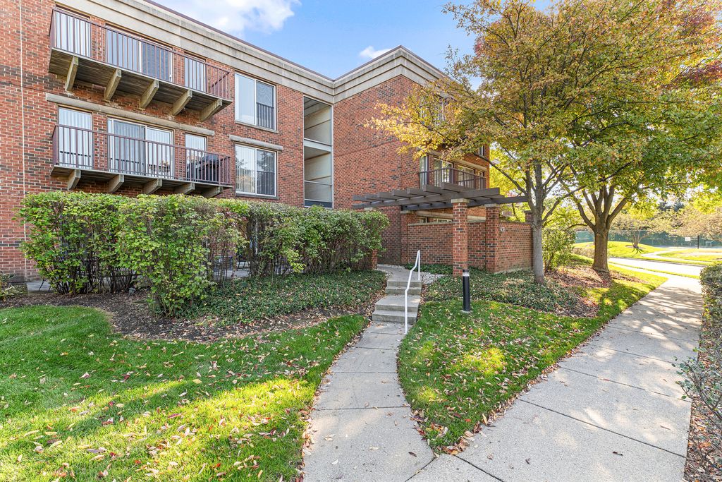 431 Kelburn Road 116, Deerfield, IL 60015 — exterior
