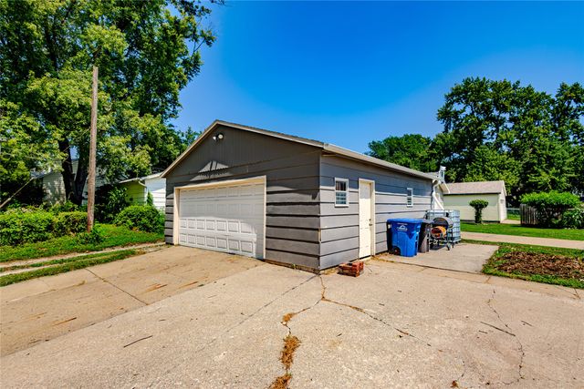 700 Arthur Avenue, Des Moines, IA 50316