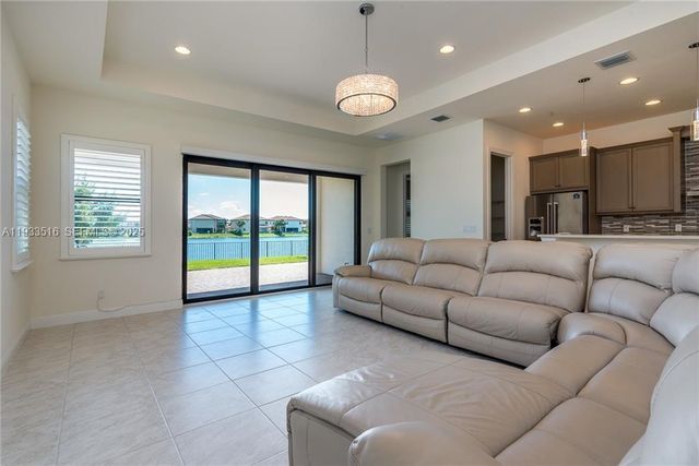 11170 NW 82nd Pl, Parkland, FL 33076