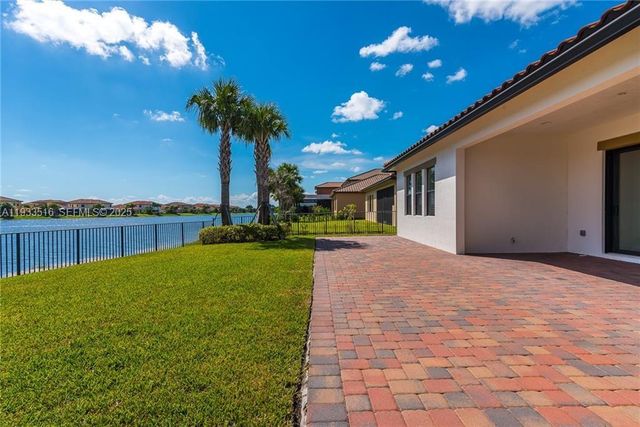 11170 NW 82nd Pl, Parkland, FL 33076