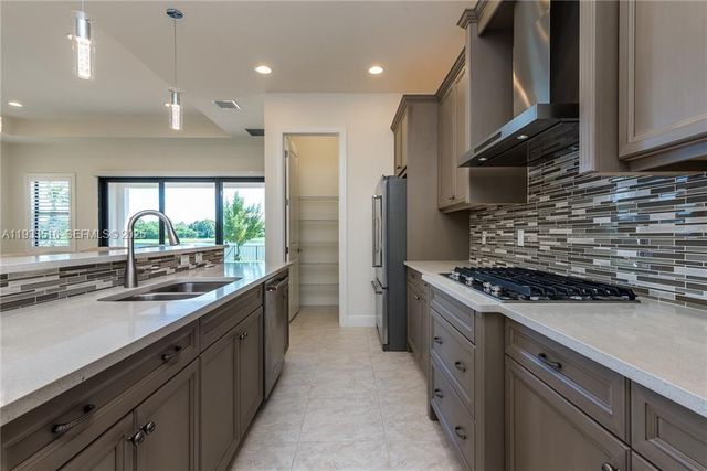 11170 NW 82nd Pl, Parkland, FL 33076