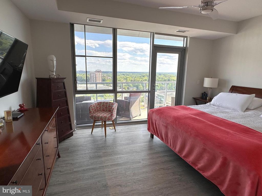 Image 20 of property listing at 930 ROSE AVE #2001, Rockville, MD 20852