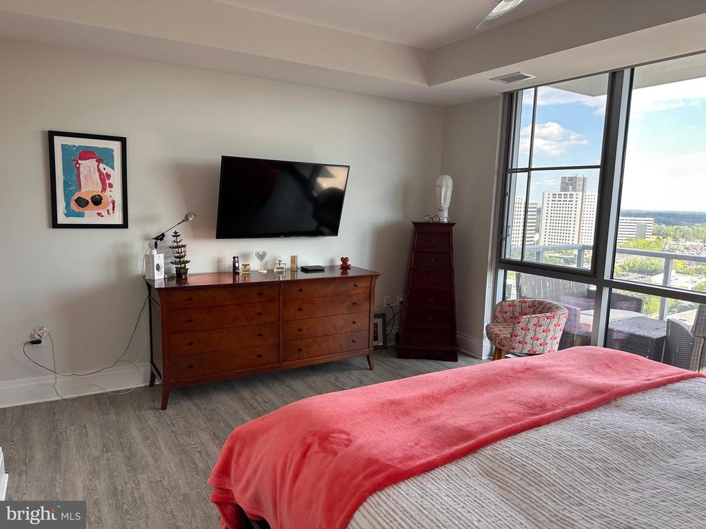 Image 22 of property listing at 930 ROSE AVE #2001, Rockville, MD 20852