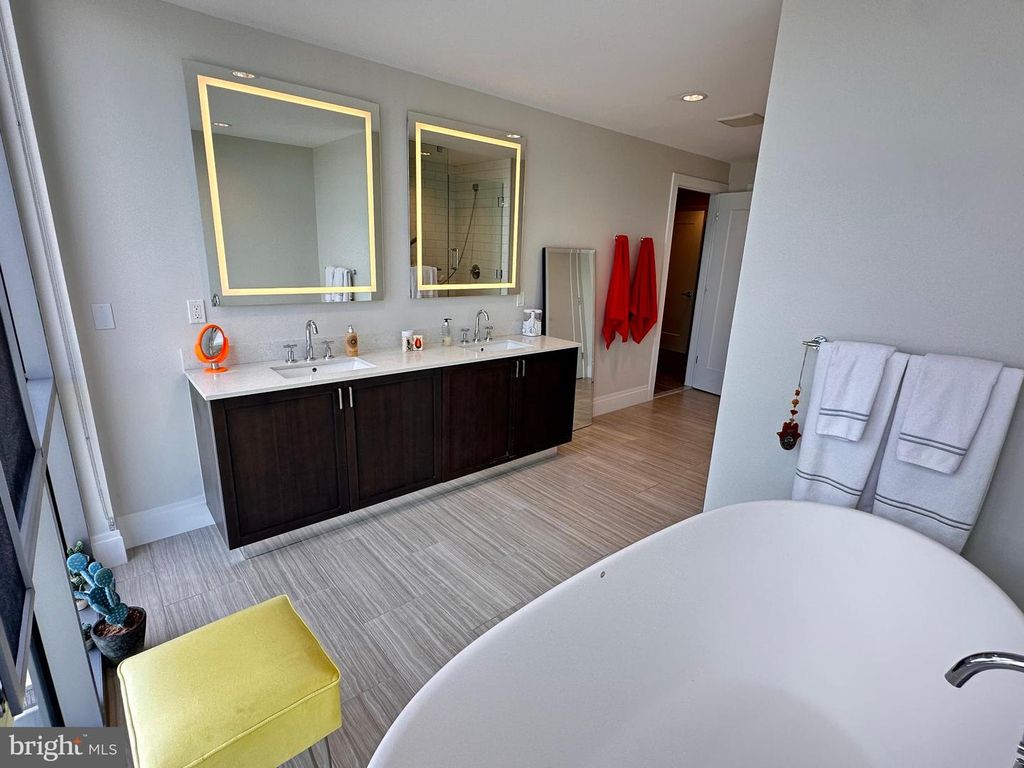 Image 25 of property listing at 930 ROSE AVE #2001, Rockville, MD 20852