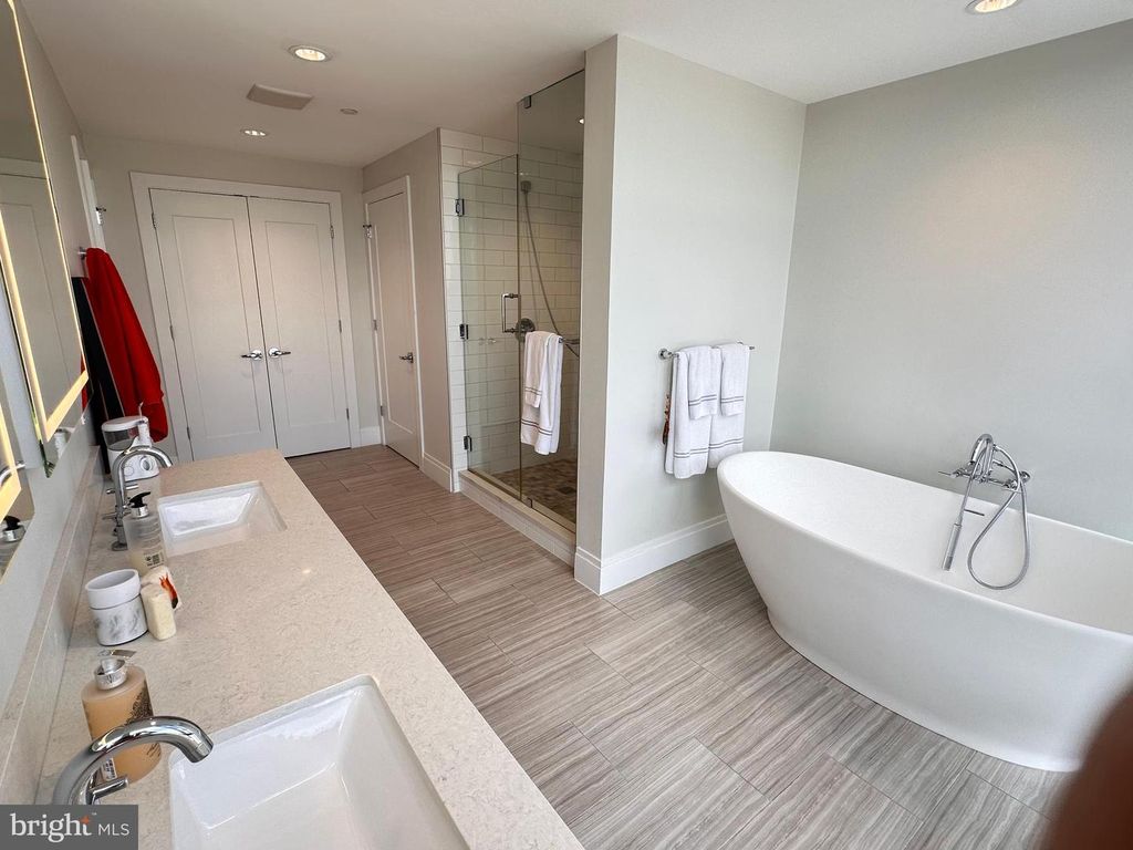 Image 29 of property listing at 930 ROSE AVE #2001, Rockville, MD 20852