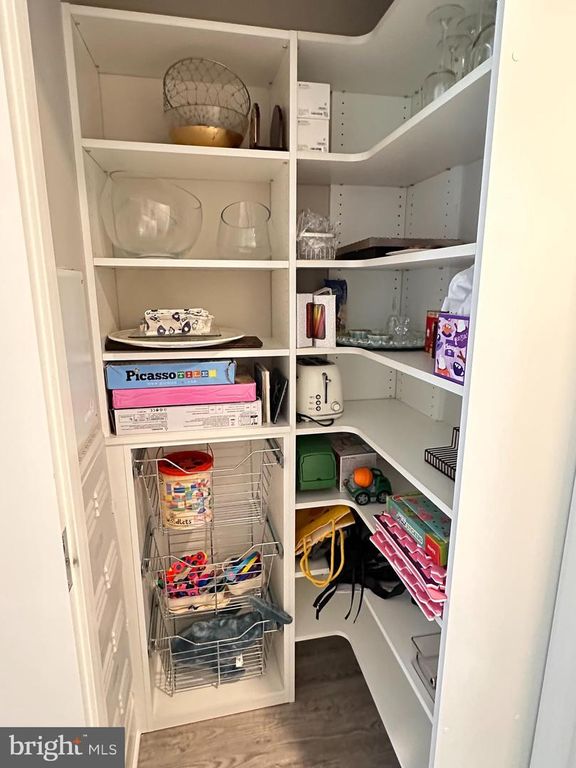 Image 50 of property listing at 930 ROSE AVE #2001, Rockville, MD 20852