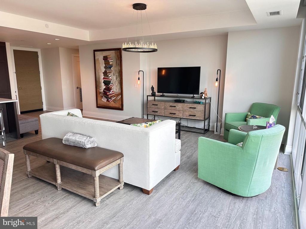 Image 6 of property listing at 930 ROSE AVE #2001, Rockville, MD 20852