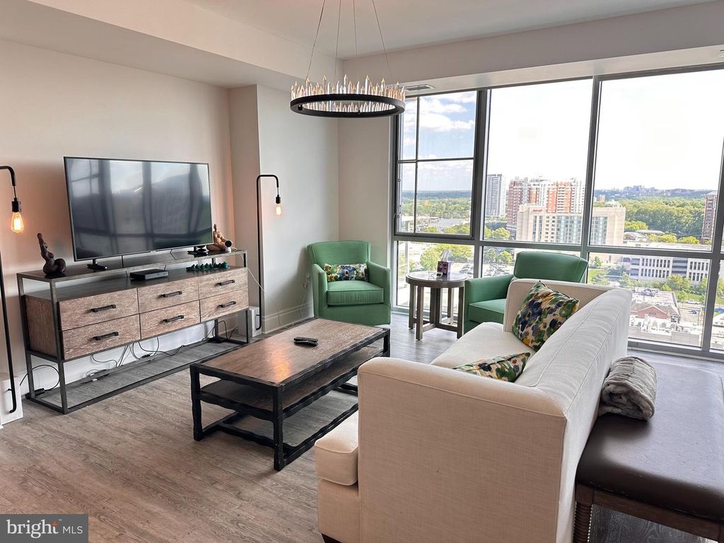 Image 7 of property listing at 930 ROSE AVE #2001, Rockville, MD 20852