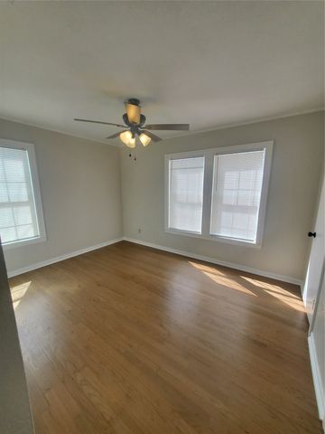 516 W Beach Street, Fort Worth, TX 76111