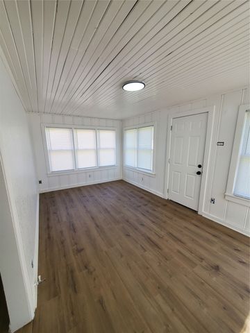 516 W Beach Street, Fort Worth, TX 76111