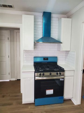 516 W Beach Street, Fort Worth, TX 76111