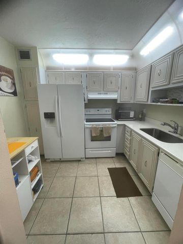 2821 Somerset Drive 118, Lauderdale Lakes, FL 33311