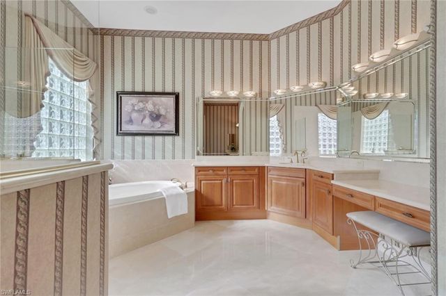 904 Glen Lake CIR, Naples, FL 34119