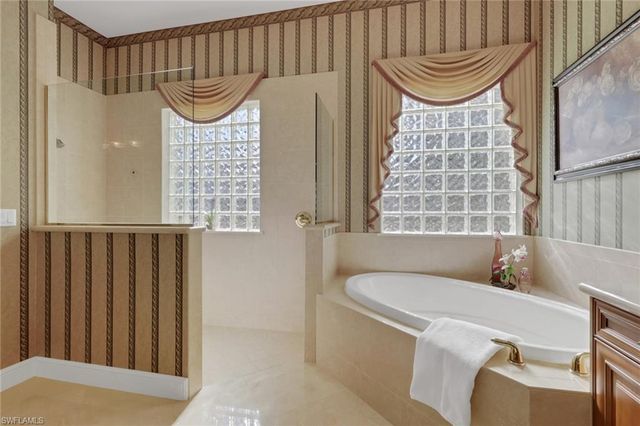 904 Glen Lake CIR, Naples, FL 34119