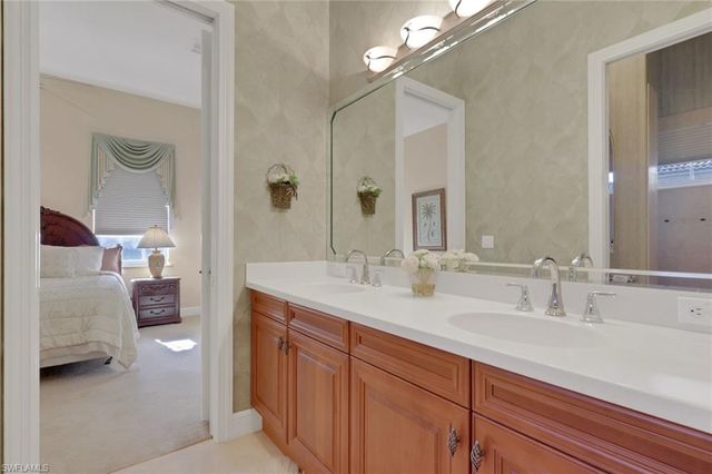 904 Glen Lake CIR, Naples, FL 34119