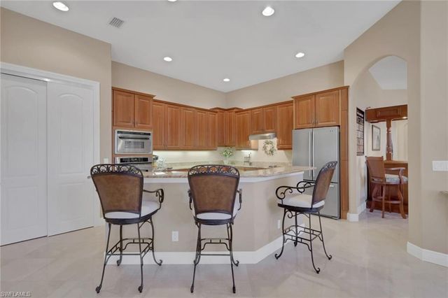 904 Glen Lake CIR, Naples, FL 34119