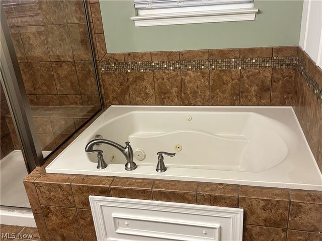 4489 Woodstone Avenue NW, Massillon, OH 44647