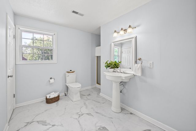 171 Eagle Nest Ct, Dover, TN 37058