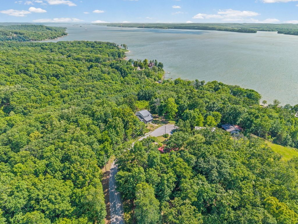171 Eagle Nest Ct, Dover, TN 37058