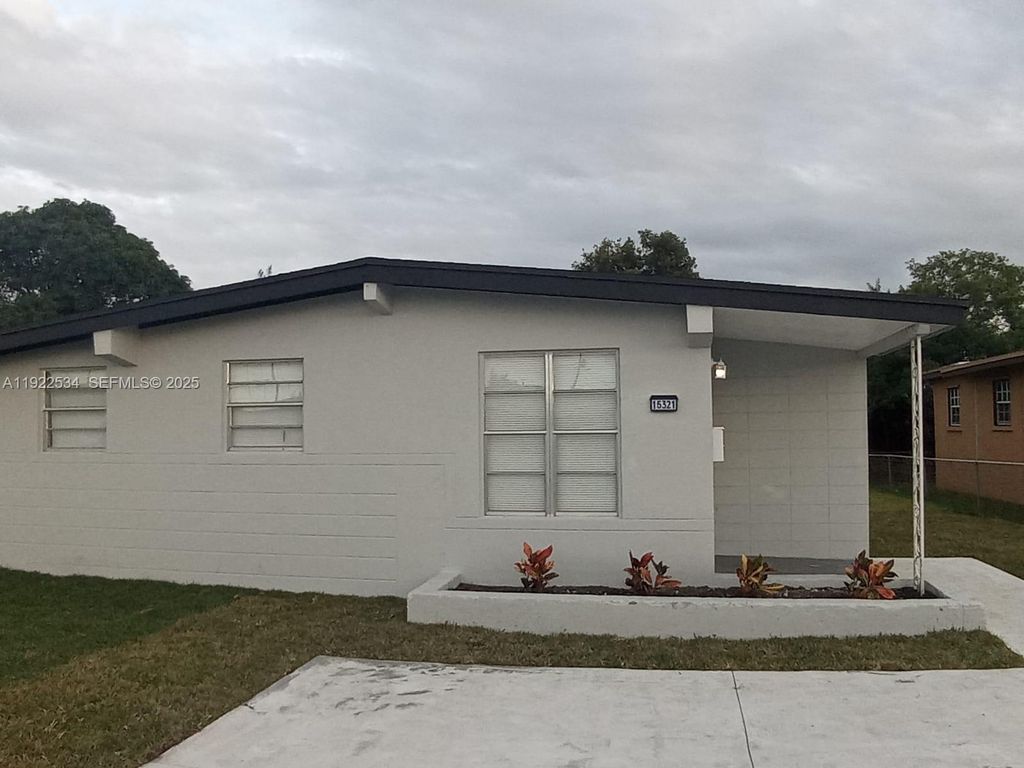 15321 NW Railroad Dr, Miami Gardens, FL 33054