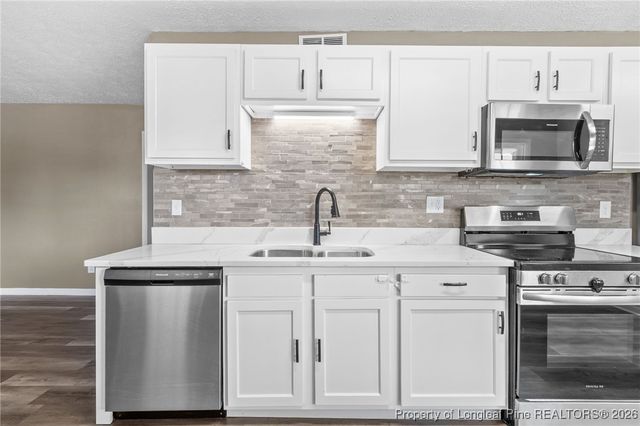 6218 Thornwood Drive, Hope Mills, NC 28348