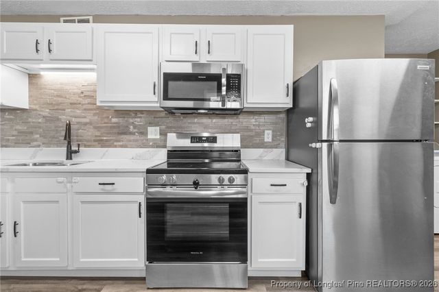 6218 Thornwood Drive, Hope Mills, NC 28348