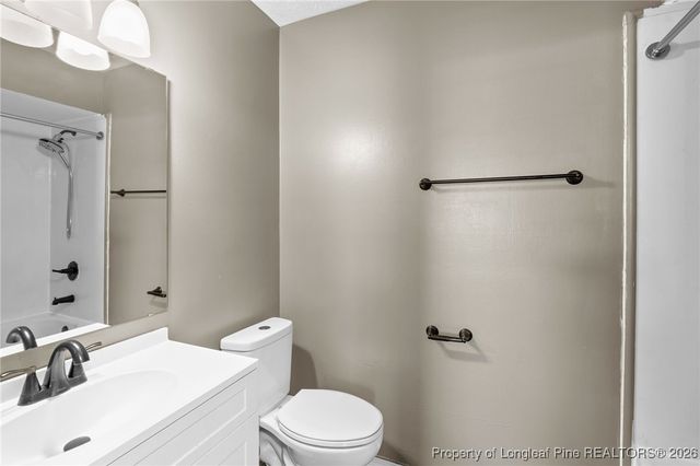 6218 Thornwood Drive, Hope Mills, NC 28348