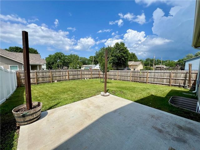 500 W Lawrence Avenue, Spring Hill, KS 66083