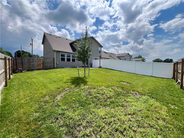 500 W Lawrence Avenue, Spring Hill, KS 66083