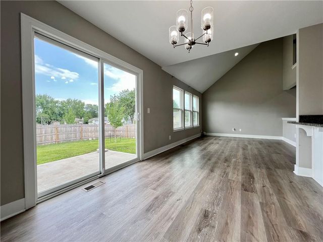 500 W Lawrence Avenue, Spring Hill, KS 66083