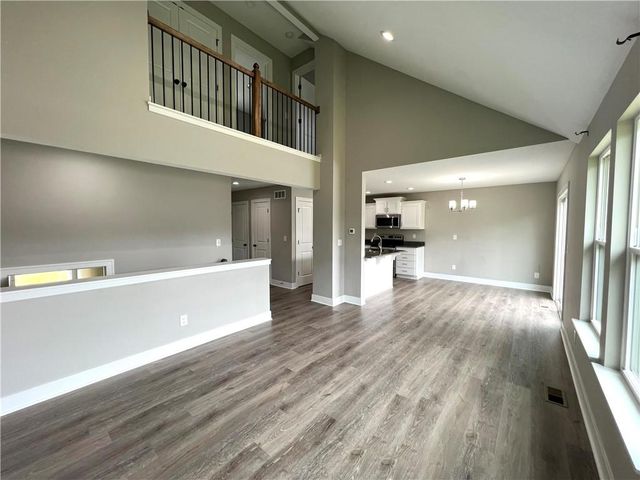 500 W Lawrence Avenue, Spring Hill, KS 66083