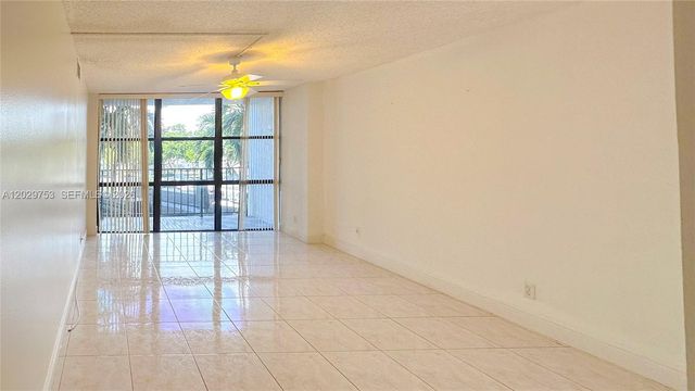 800 Parkview Dr 323, Hallandale Beach, FL 33009