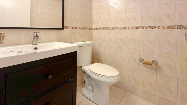 800 Parkview Dr 323, Hallandale Beach, FL 33009