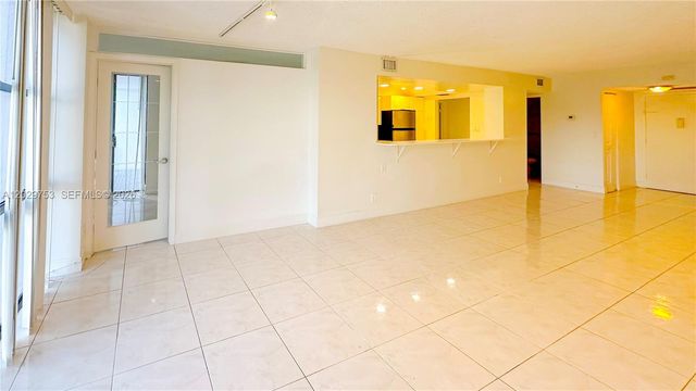 800 Parkview Dr 323, Hallandale Beach, FL 33009
