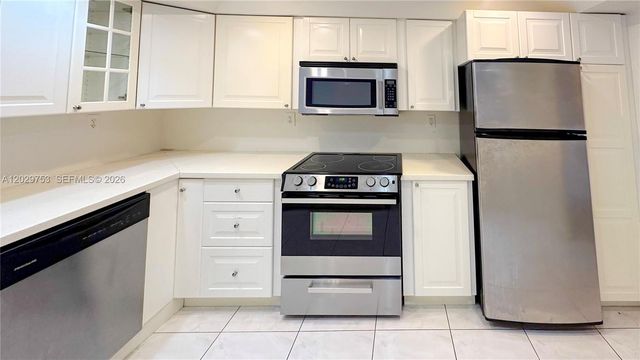 800 Parkview Dr 323, Hallandale Beach, FL 33009