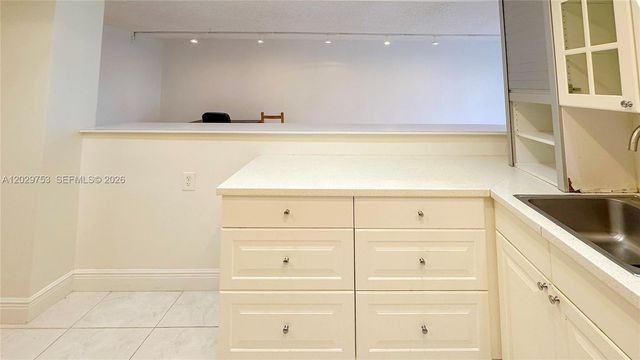 800 Parkview Dr 323, Hallandale Beach, FL 33009
