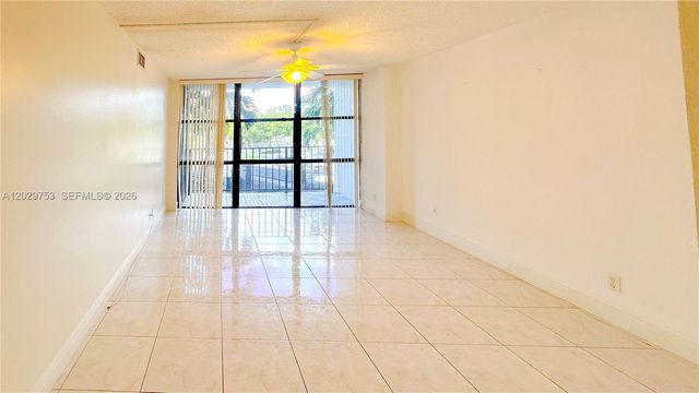800 Parkview Dr 323, Hallandale Beach, FL 33009