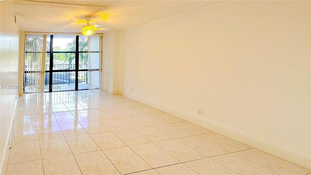 800 Parkview Dr 323, Hallandale Beach, FL 33009
