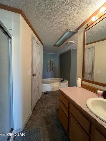 3325 SW Center Road, Columbus, KS 66725