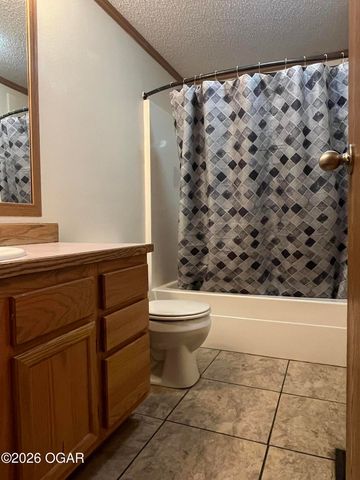 3325 SW Center Road, Columbus, KS 66725