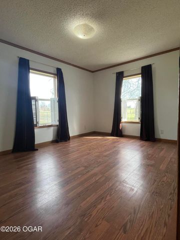 3325 SW Center Road, Columbus, KS 66725