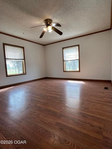 3325 SW Center Road, Columbus, KS 66725