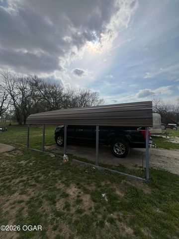 3325 SW Center Road, Columbus, KS 66725