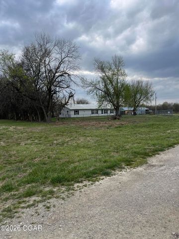3325 SW Center Road, Columbus, KS 66725