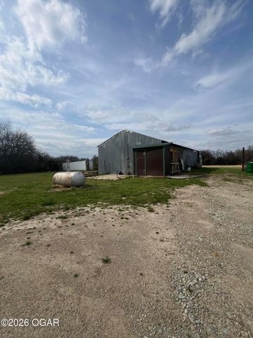 3325 SW Center Road, Columbus, KS 66725